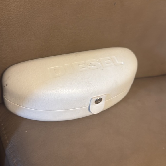Diesel Accessories - Diesel white snap close sunglasses case